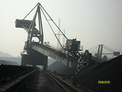 1463731451171651.jpg 鞍鋼1600T(斜線(xiàn))H斗輪取料機(jī).JPG